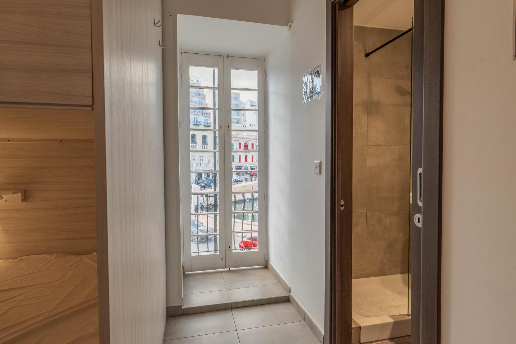 The Rose Hostel Saint Julian's Екстер'єр фото