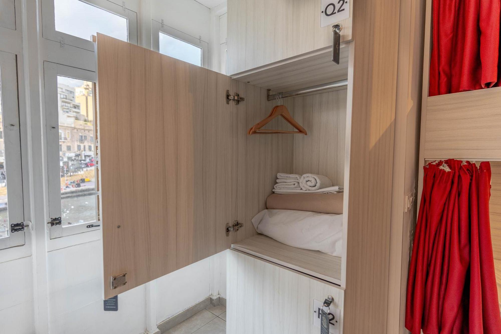 The Rose Hostel Saint Julian's Екстер'єр фото